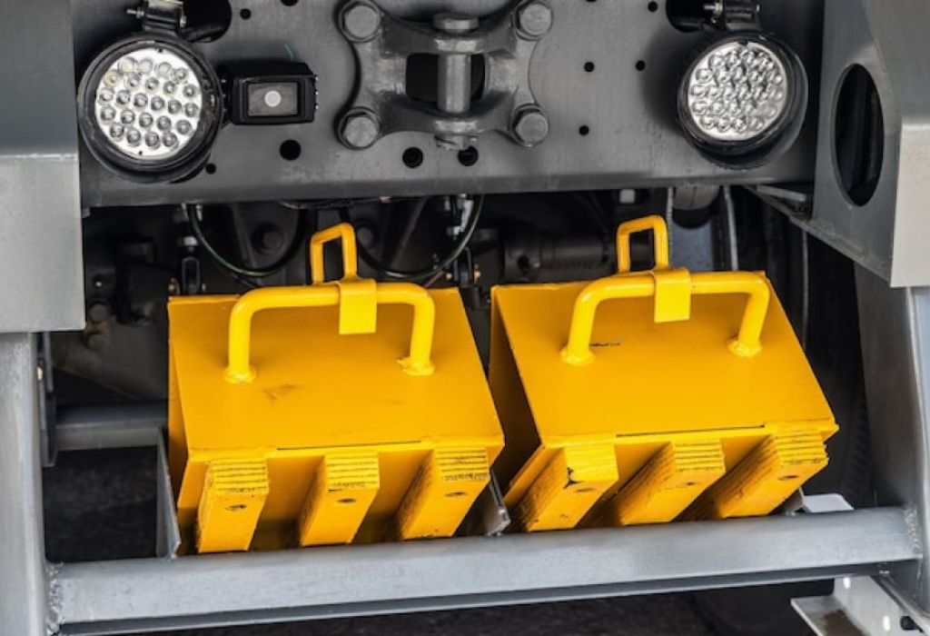Comparing Two 6 Volt vs One 12 Volt Battery