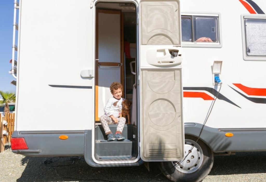 Does an RV Battery Charge When Being Towed?
